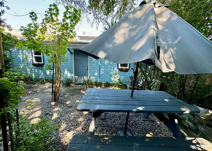 One Bedroom Apartment With Hot Tub 2 Blocks To Magazine Street