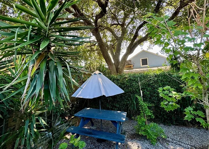One Bedroom Apartment With Hot Tub 2 Blocks To Magazine Street
